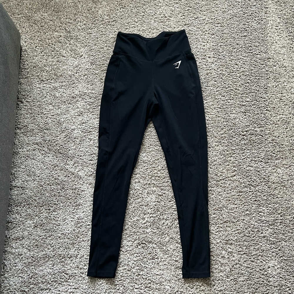 Black gym shark leggings with pocket on each leg